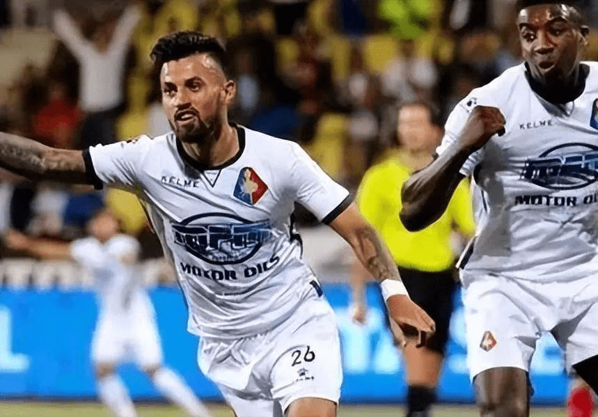 永远的梦三，巴萨08-09赛季阵容仅四人现役：梅西佩德罗在列